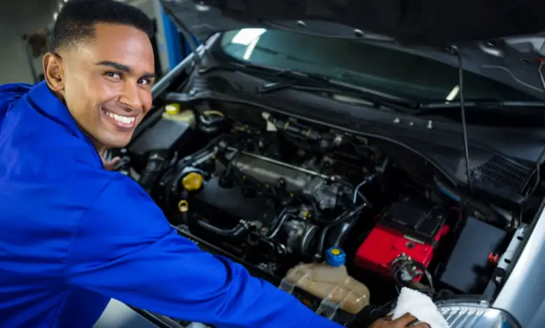 MOTOR MECHANIC APPRENTICE FOR YOUNG SOUTH AFRICANS AT MOTUS